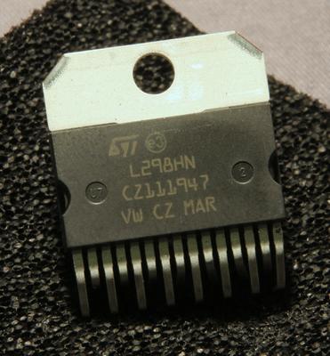 A photo of the multiwatt-15 packaged L298 H bridge driver chip by ST